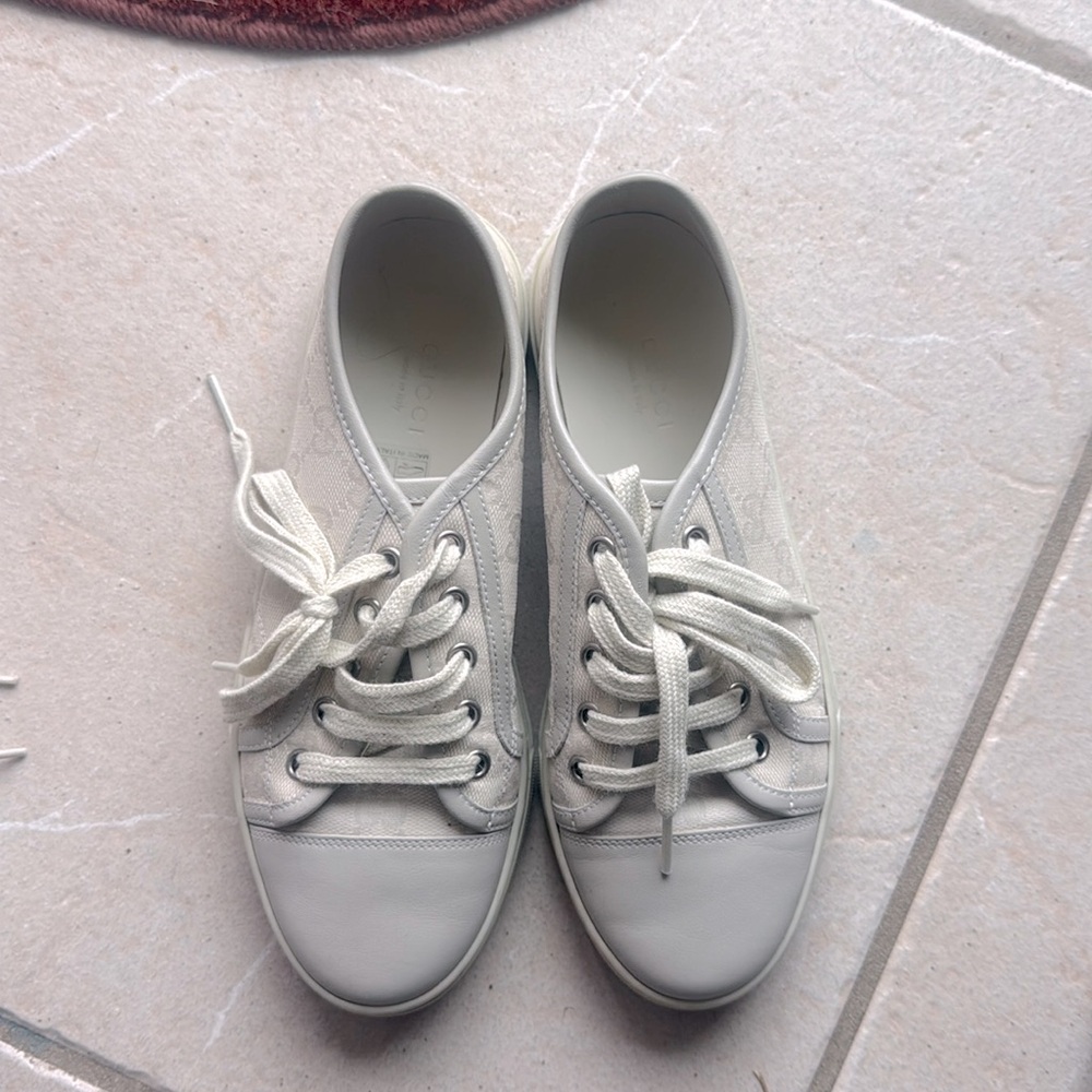 Gucci women sneakers size 351/2 run big fit 6-36